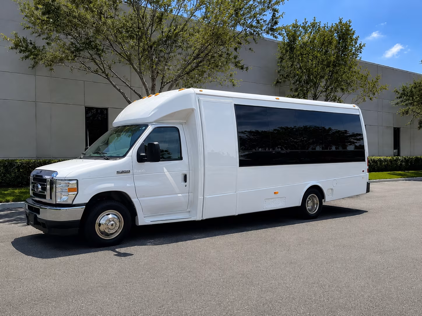 Overland Park Winery Tour & Pub Crawl Transportation